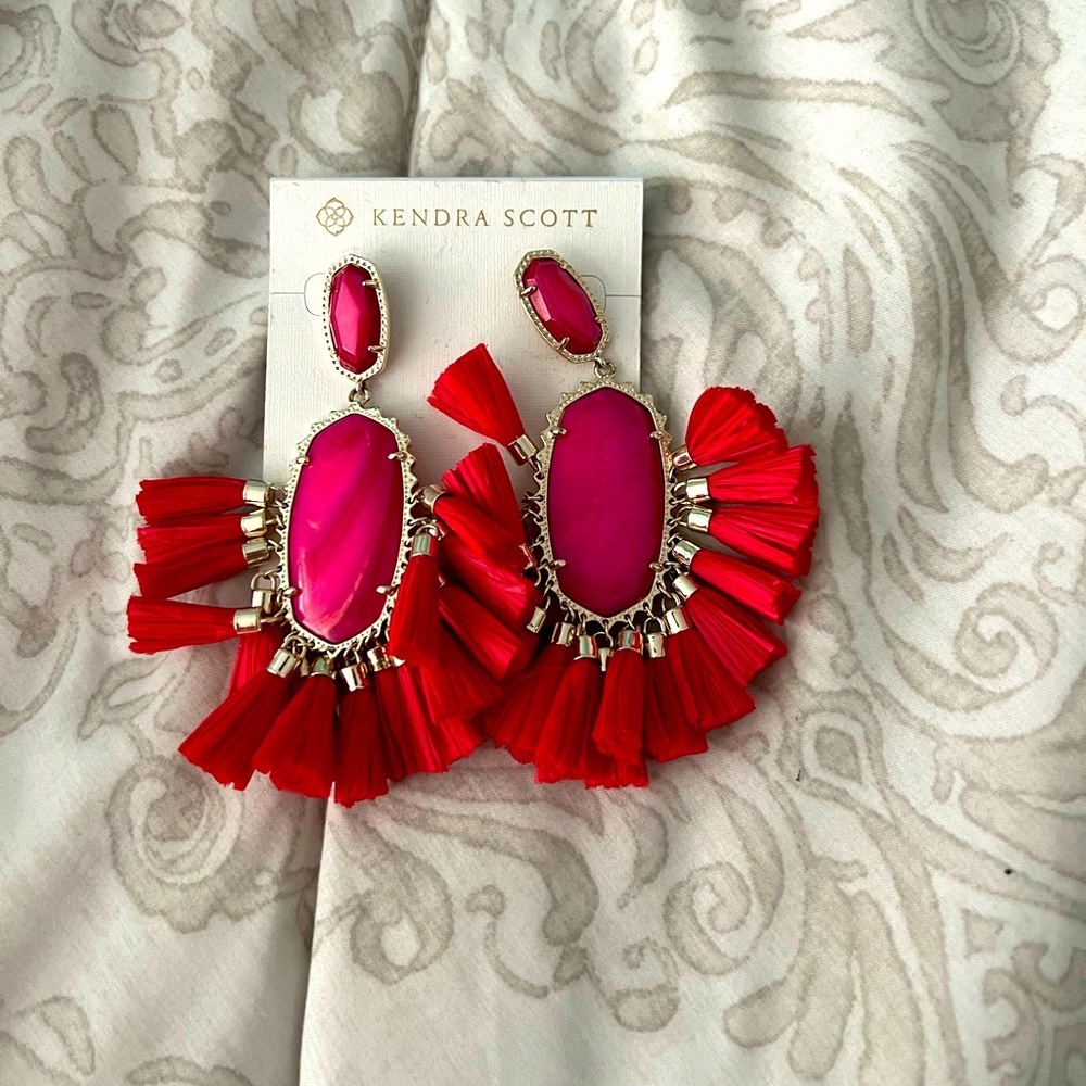 Kendra Scott hanging earring